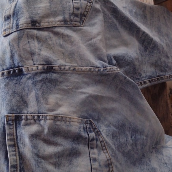 Stylish Blue Distressed Men's Jeans - Picture 4 of 5